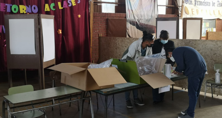 Caminos bloqueados en Ercilla impiden que vocales puedan lograr la instalación de mesas