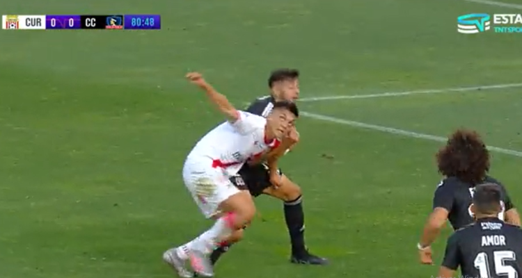 Jugada polémica en Curicó-Colo Colo