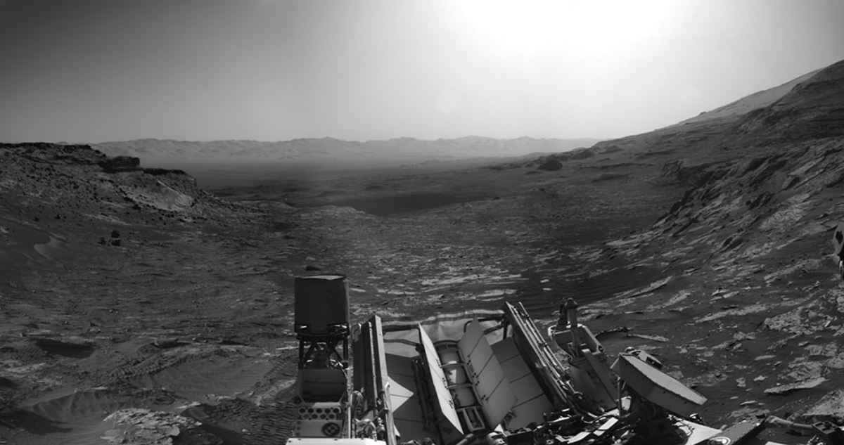 Rover Curiosity envía panorámica captada desde Marte... y así luce el planeta vecino
