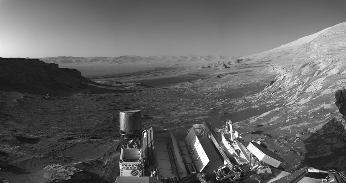 Rover Curiosity envía panorámica captada desde Marte... y así luce el planeta vecino