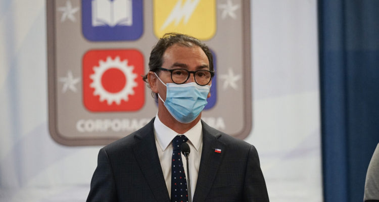 Cursos con 80% de vacunación no tendrán distanciamiento en sala: Mineduc entrega cifras en Media