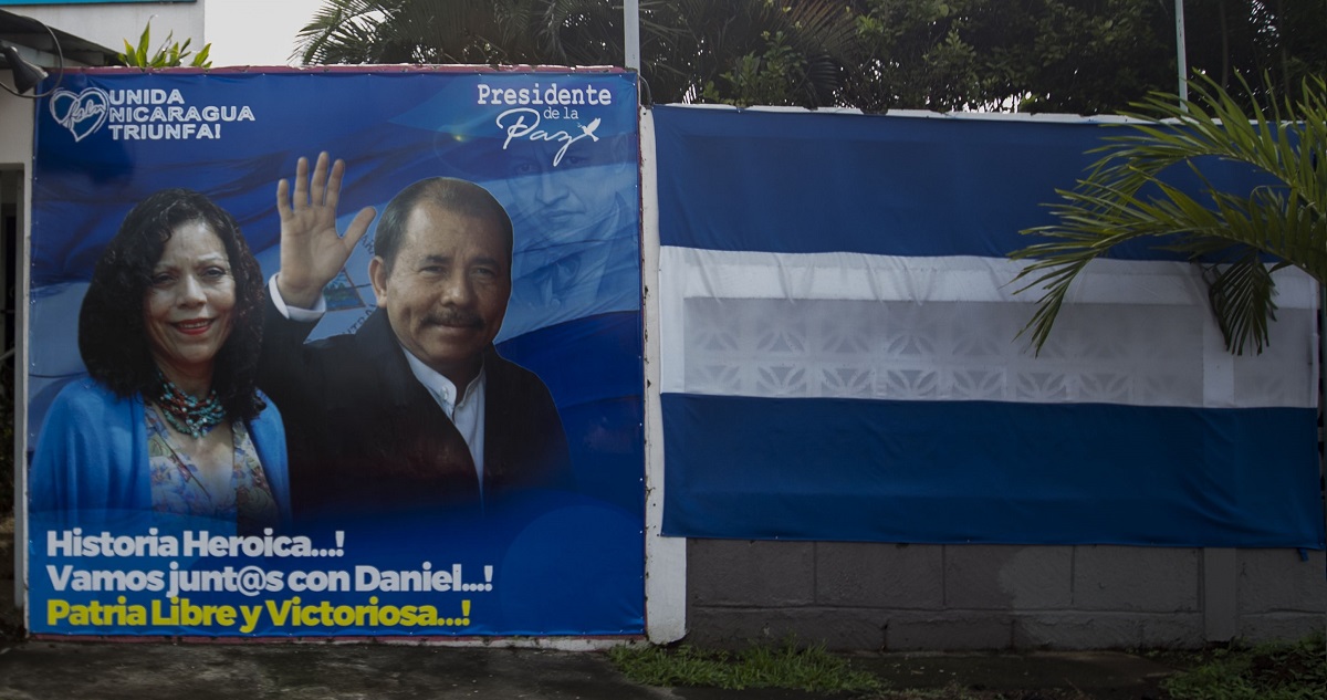 Cartel propagandístico de Daniel Ortega y Rosario Murillo en Nicaragua.