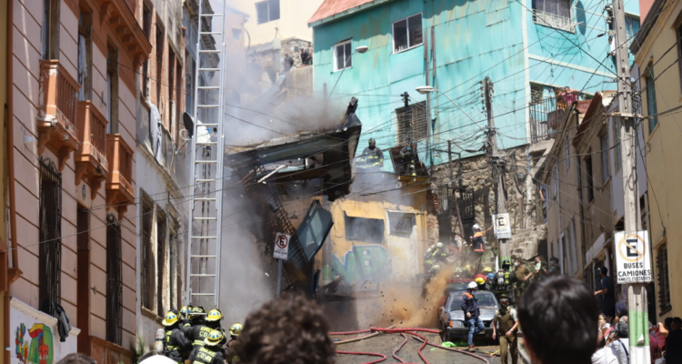 DERRUMBE DE CASA EN Valparaiso