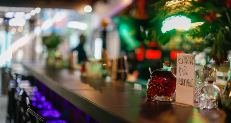 Desbaratan bar clandestino en Osorno: local superaba el aforo permitido en Fase 2 del Paso a Paso