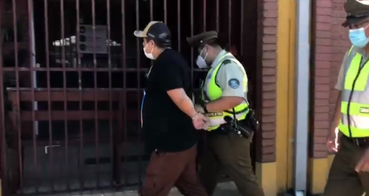 Detienen a hombre por negarse a ser vocal.