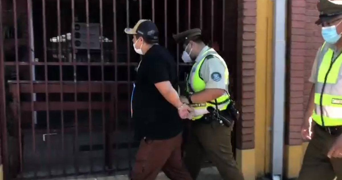 Detienen a hombre por negarse a ser vocal.
