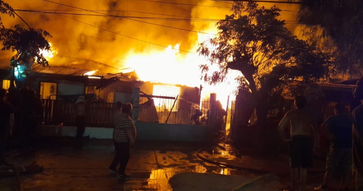 Incendio afecta a siete casas en La Florida