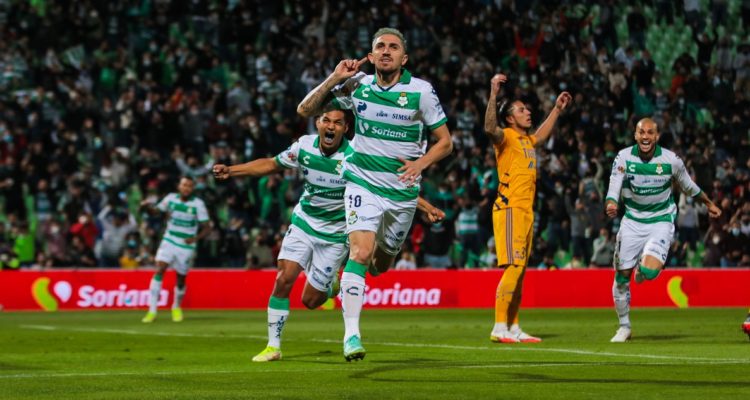 Diego Valdés fue figura en triunfo de Santos.