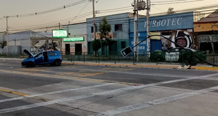 Dos carabineros y cuatro civiles lesionados dejó accidente con radiopatrulla en San Miguel