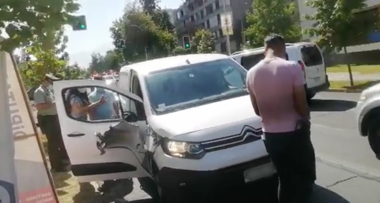 Dos detenidos tras persecución que atravesó Ñuñoa y Providencia: iban en un auto robado