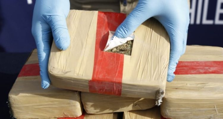 Droga en auto: detienen a jovenes tras pinchar neumático en Concepción