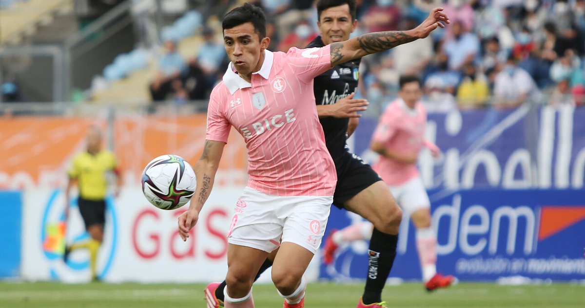 Edson Puch jugando por Católica.