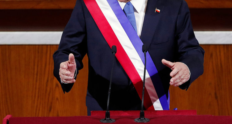 Presidente Sebastián Piñera usa su banda en el Congreso.
