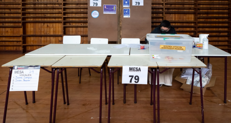 Autoridades de los lagos llaman a votar a las personas de la zona