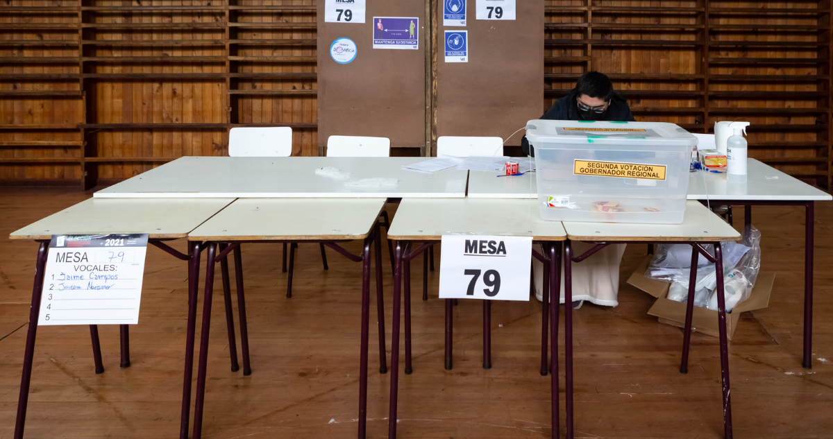 Autoridades de los lagos llaman a votar a las personas de la zona