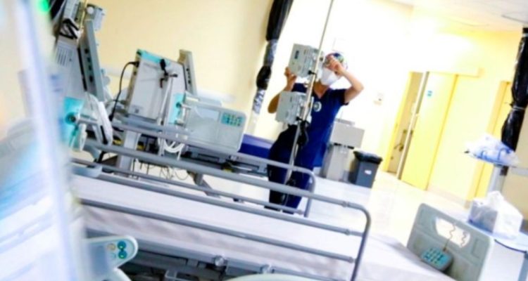 Déficit de enfermeros en Chile supera a miembros de la OCDE