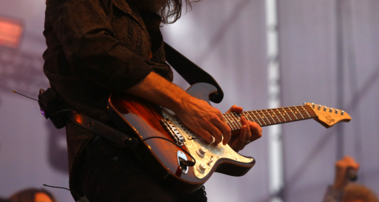 Cuestionan evento cultural por visita de CC