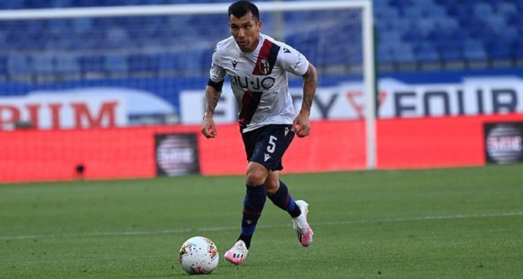 Gary Medel fue figura en triunfo de Bologna