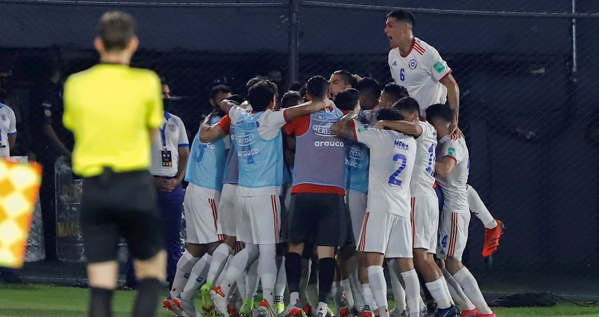 Chile celebrando gol ante Paraguay.