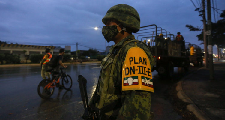 Grupo armado irrumpe en Puerto Morelos de México reportan al menos dos personas muertas