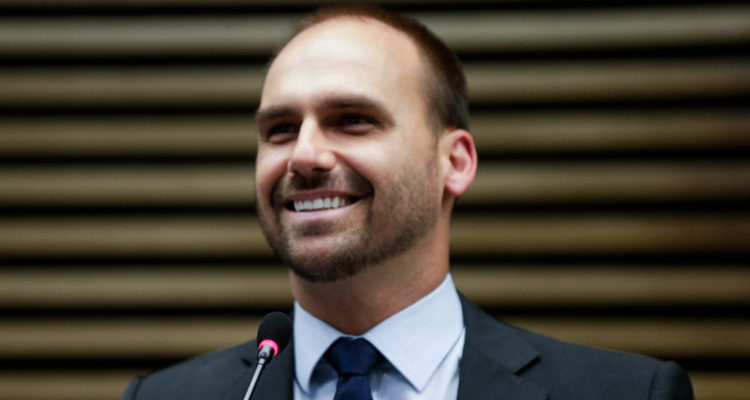 Hijo de Bolsonaro celebra el avance de Kast al balotaje contra Boric Es un patriota