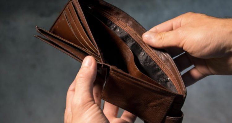 Víctimas de eventuales estafas estudio revela que 30% de los hogares mantiene deudas informales