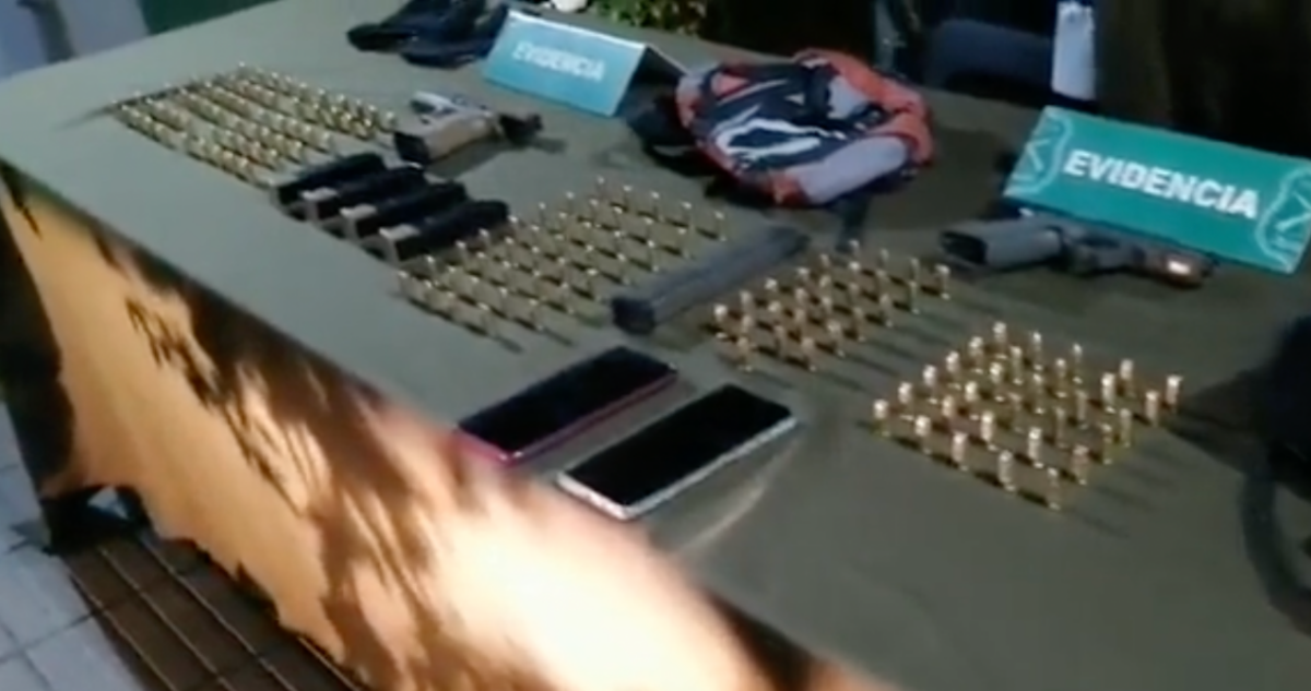 Hombre corrió al ver a Carabineros en Vitacura: lo detuvieron junto a su pareja con armas y munición