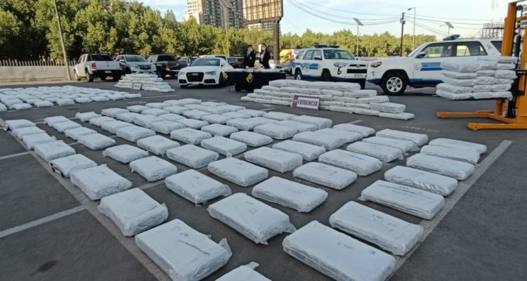 Incautan casi $6 mil millones en droga enviados desde México a Chile: llegó como “fertilizante”