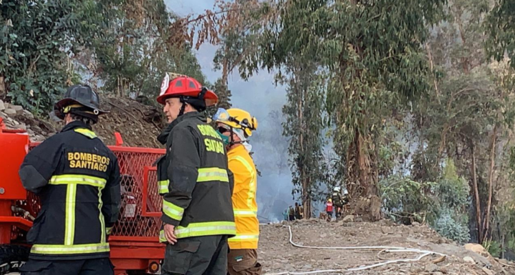 Bomberos en incendio