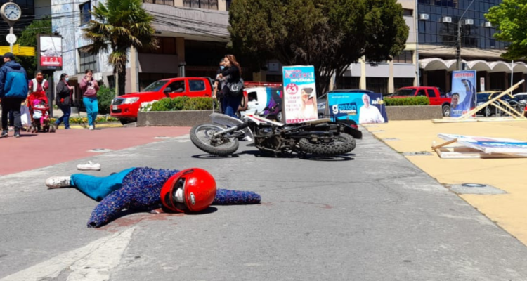 Intervención en plaza de armas de Los Ángeles.