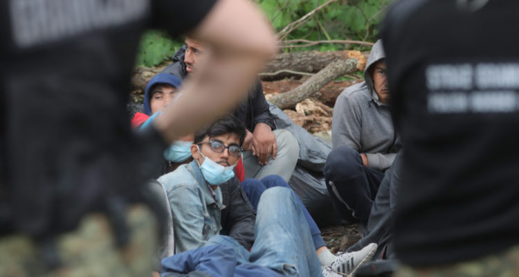 Regreso voluntario Irak repatriará a migrantes varados en frontera de Bielorrusia con Polonia