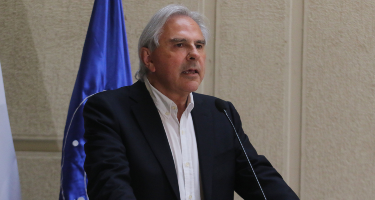 Moreira abandona la Sala y dijo que no votará en proyecto del cuarto retiro porque es “un engaño”