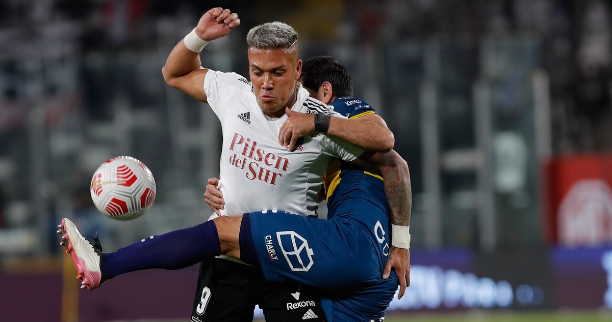 Javier Parraguez en duelo Colo Colo-Everton.