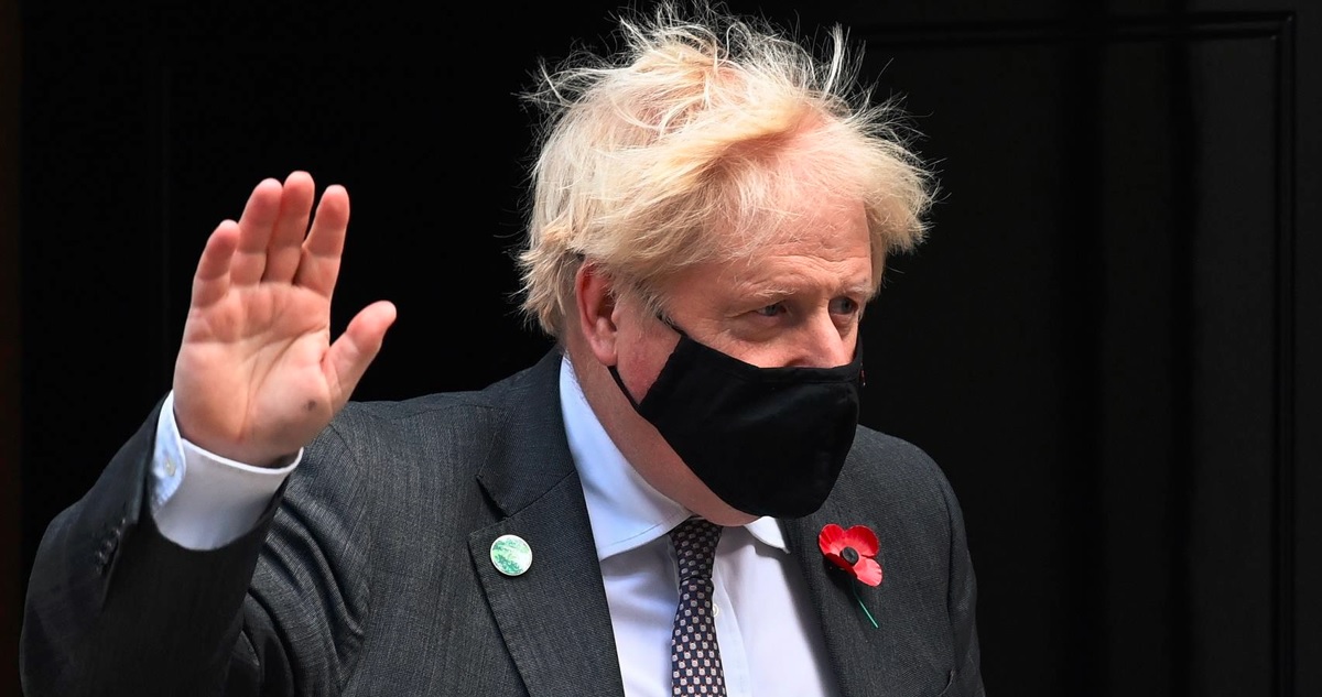 Boris Johnson deja COP26 en jet privado para cenar con conocido negacionista de emergencia climática
