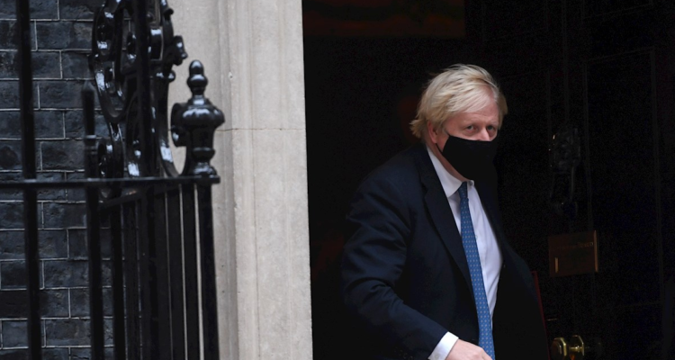 johnson-presiona-francia-inmigración-canal-mancha