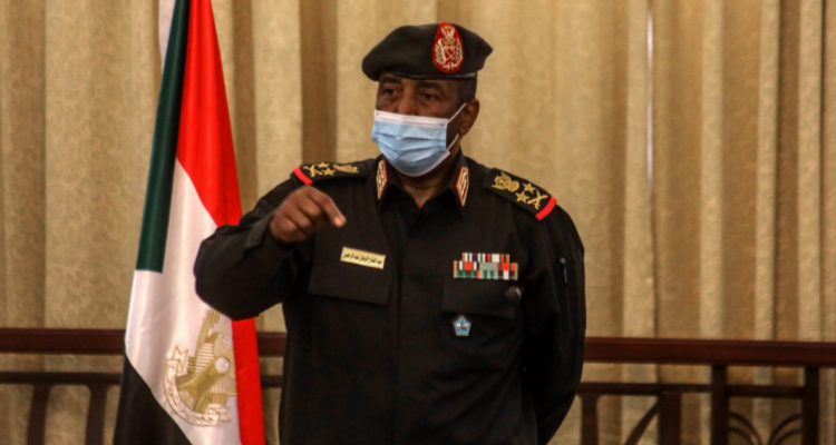 Líder militar de Sudán crea nuevo Consejo Soberano y se nombra a sí mismo como presidente