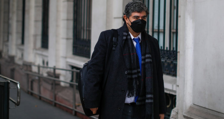 Mauricio Daza ingresando a la Convencion en el Ex Congreso Nacional.