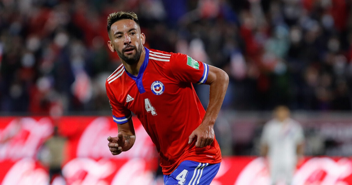 Mauricio Isla baja en La Roja contra Paraguay