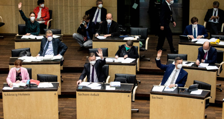 Medios alemanes reportan que partidos políticos anunciarán acuerdo de coalición este miércoles