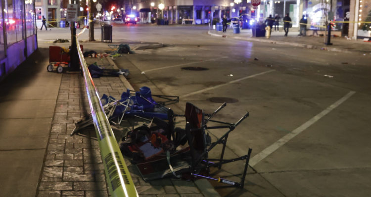 Al menos 18 menores resultan heridas tras atropello masivo en desfile navideño de Wisconsin