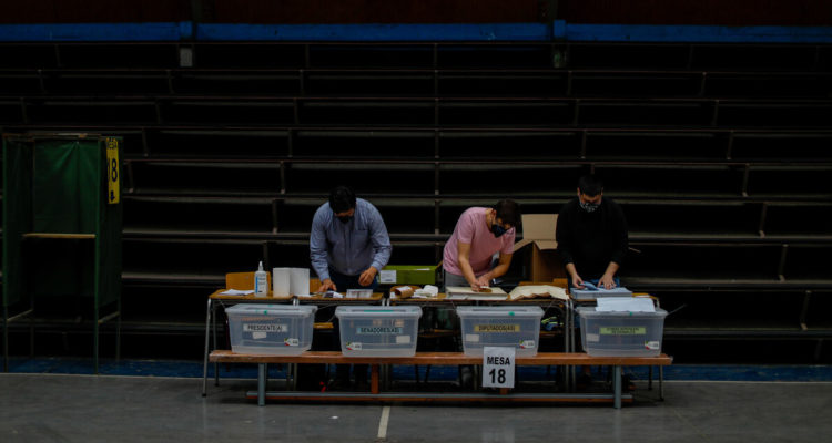 pasado el mediodía se constituyeron las mesas en casi todas la regiones del país