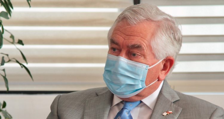 Ministro de Salud, Enrique Paris.