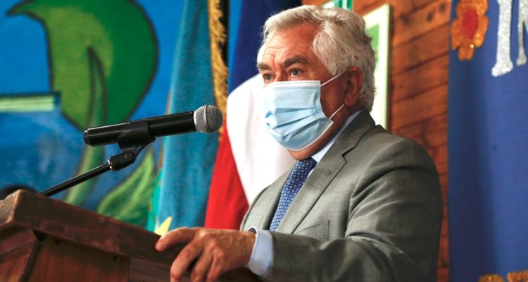 Ministro de Salud, Enrique Paris.