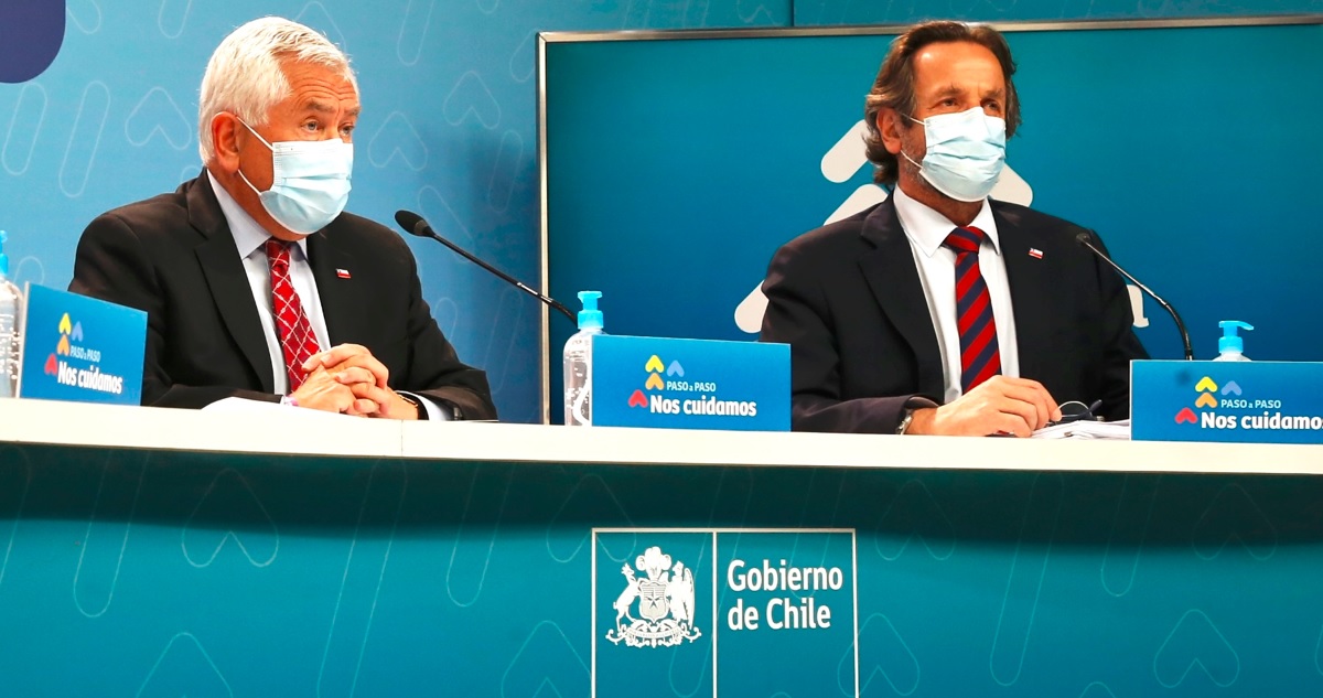 Ministro de Salud Enrique Paris junto a subsecretario de Redes Asistenciales