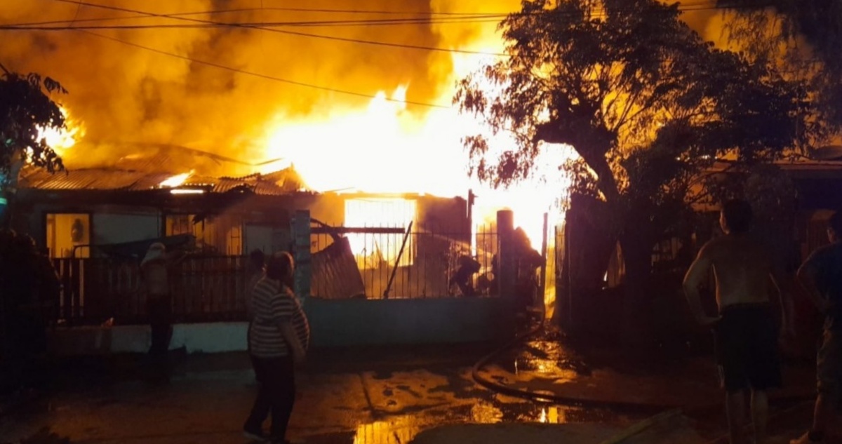 Municipio de La Florida entrega casas prefabricadas a damnificados por fatal incendio intencional