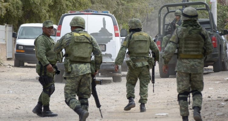 Militares en México