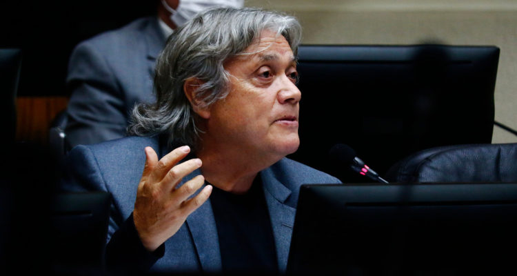 La irónica intervención del senador Navarro en la discusión del Presupuesto: “Los niños están primero”