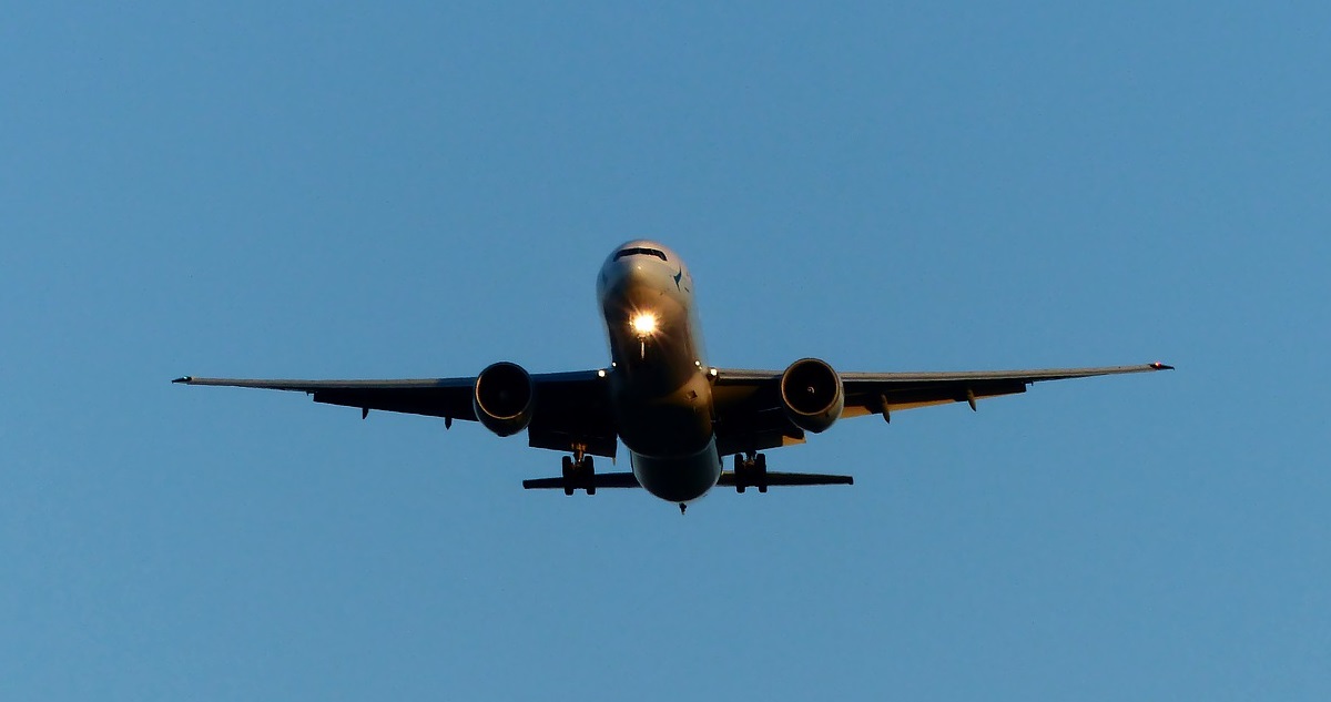 Avión se alista a aterrizar