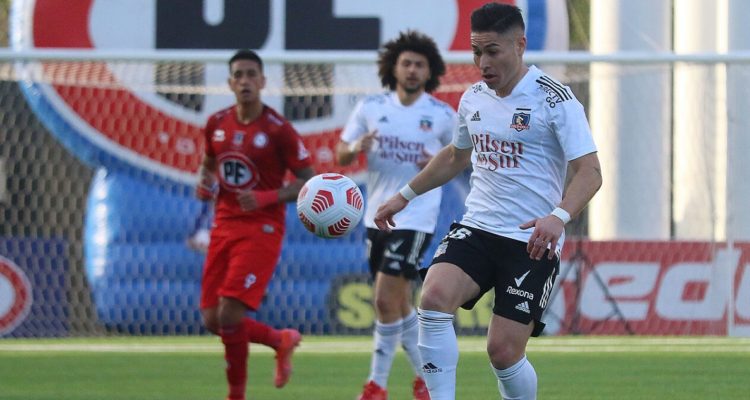 Óscar Opazo jugando por Colo Colo.