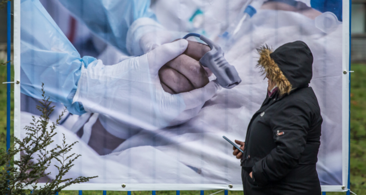 Mural pintado de la Unidad de Cuidados Intensivos en Osorno